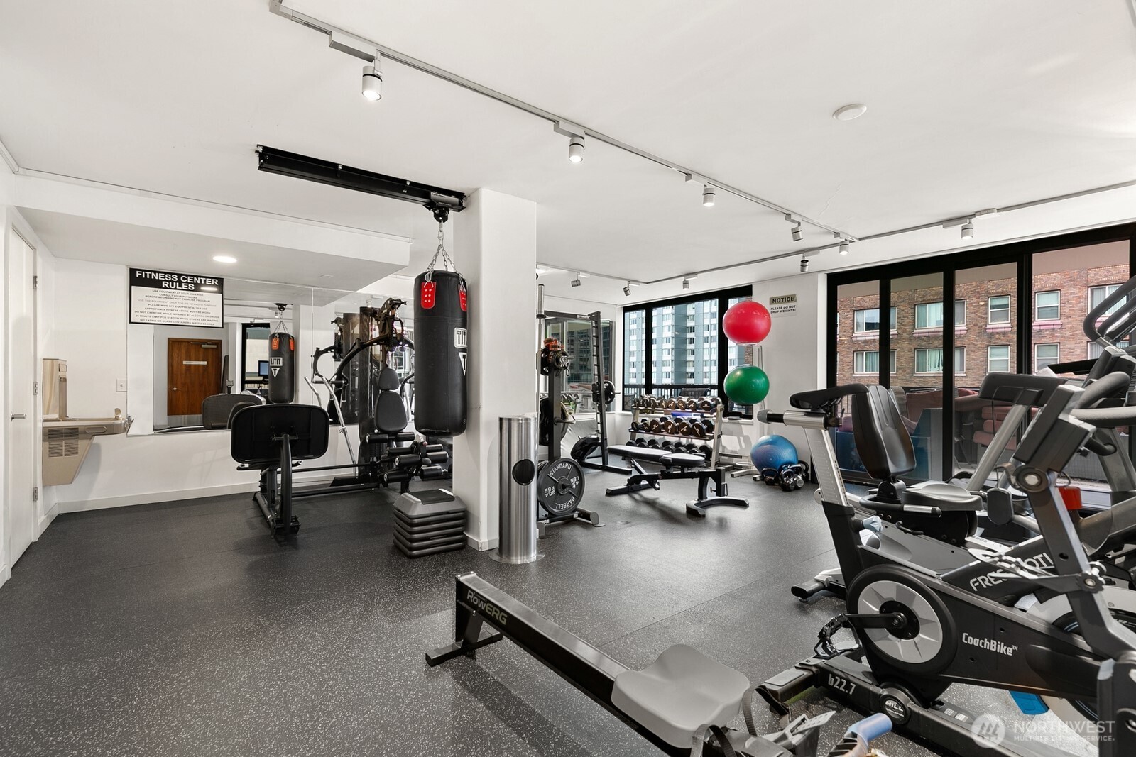 2201 3rd Avenue, Unit 2106 Seattle, WA 98121 - Photo 27 of 29