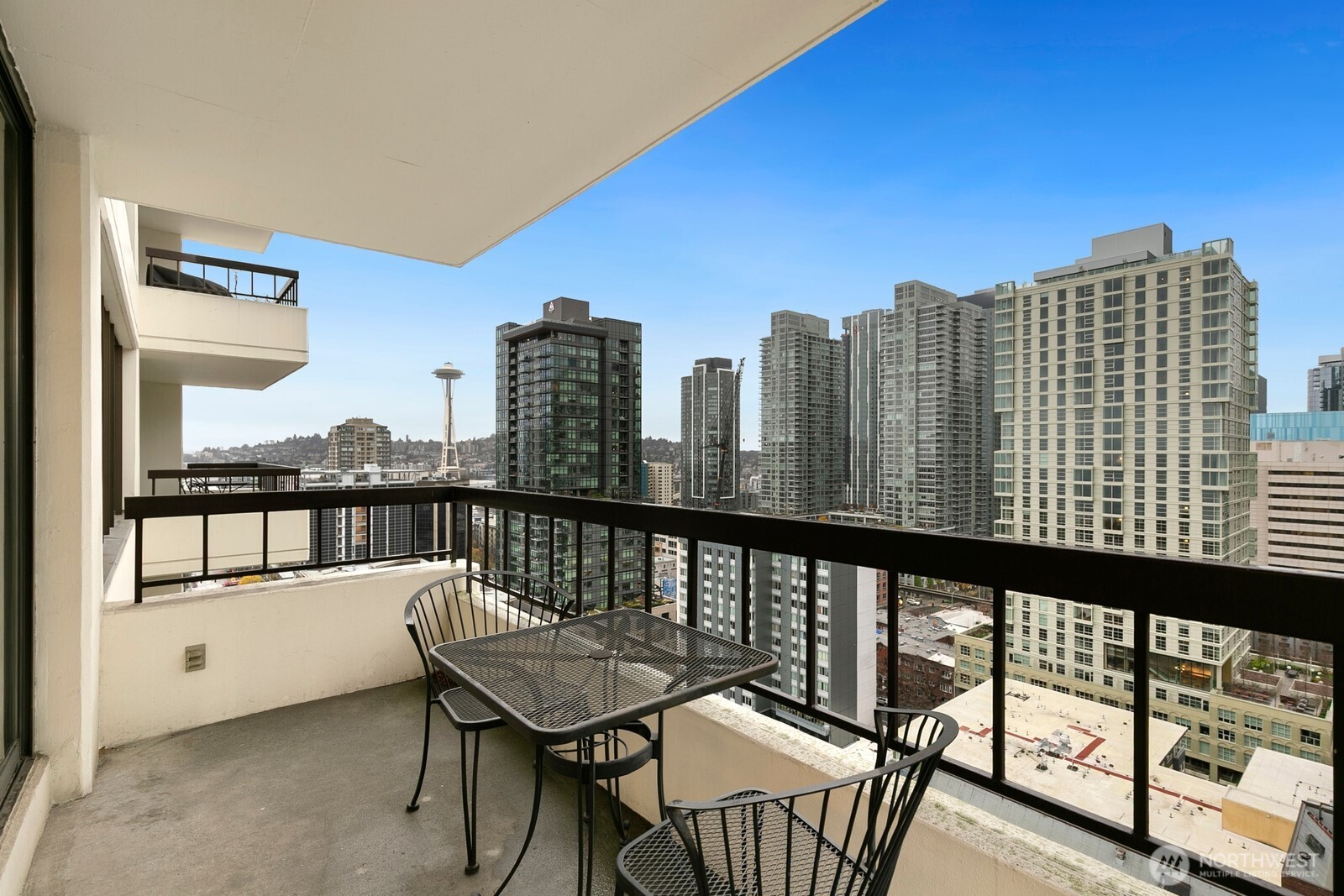 2201 3rd Avenue, Unit 2106 Seattle, WA 98121 - Photo 4 of 29