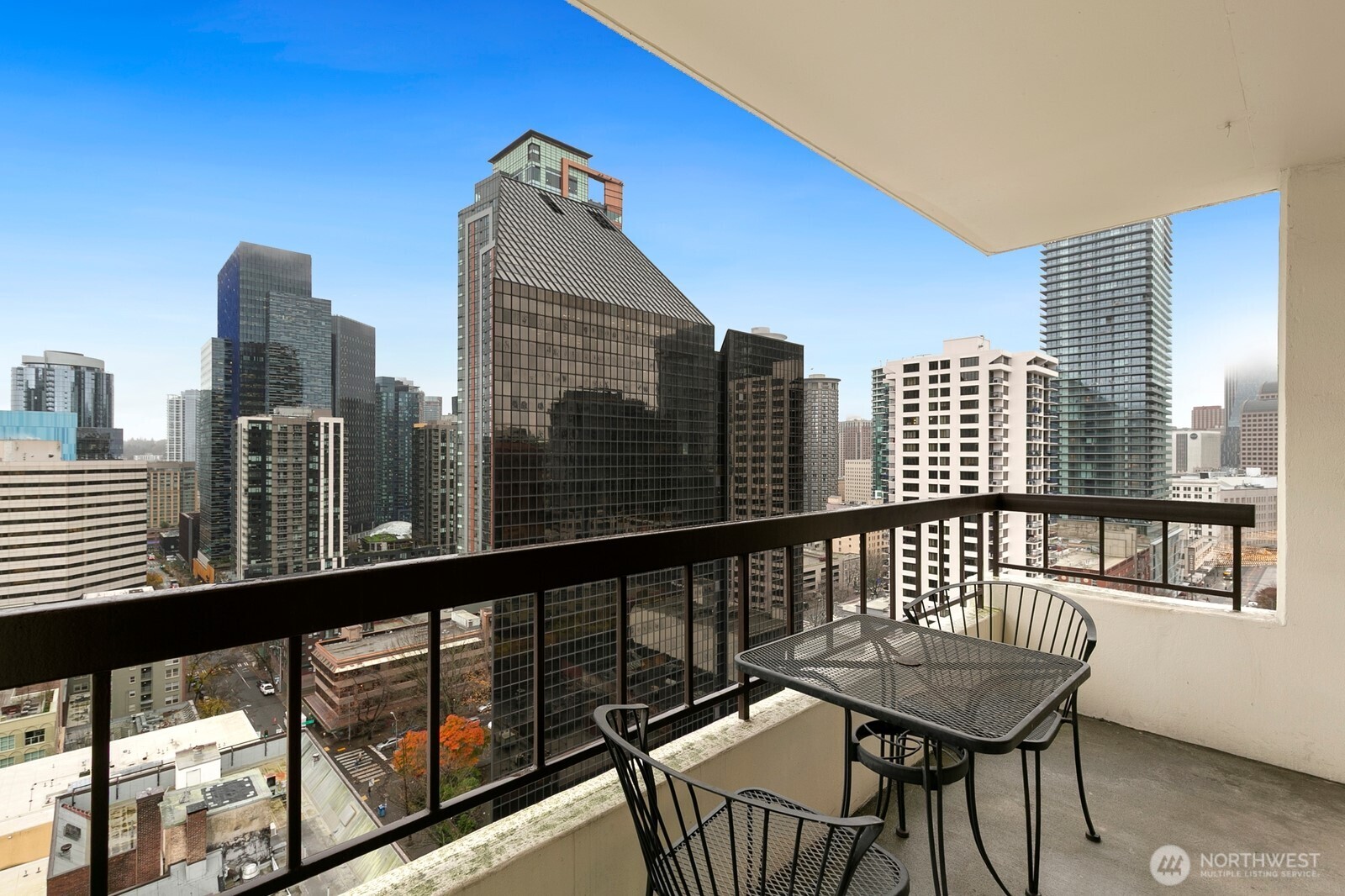 2201 3rd Avenue, Unit 2106 Seattle, WA 98121 - Photo 5 of 29