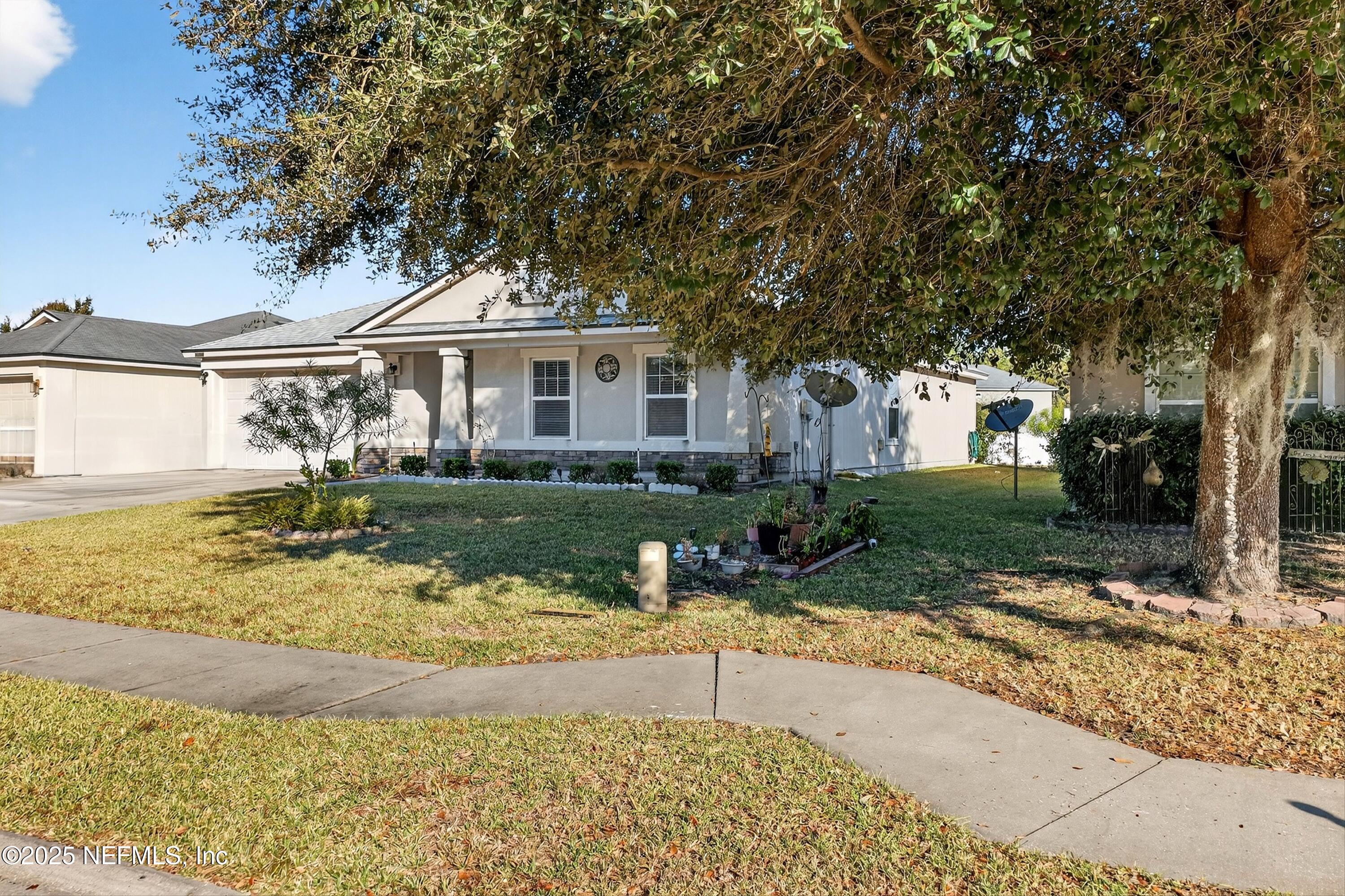 4045 Trail Ridge Road Middleburg, FL 32068 - Photo 4 of 45 a view of a house with a swimming pool
