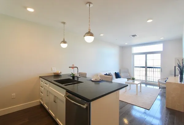 $3,900 | 434 McGrath Highway, Unit 405, Somerville, MA 02143