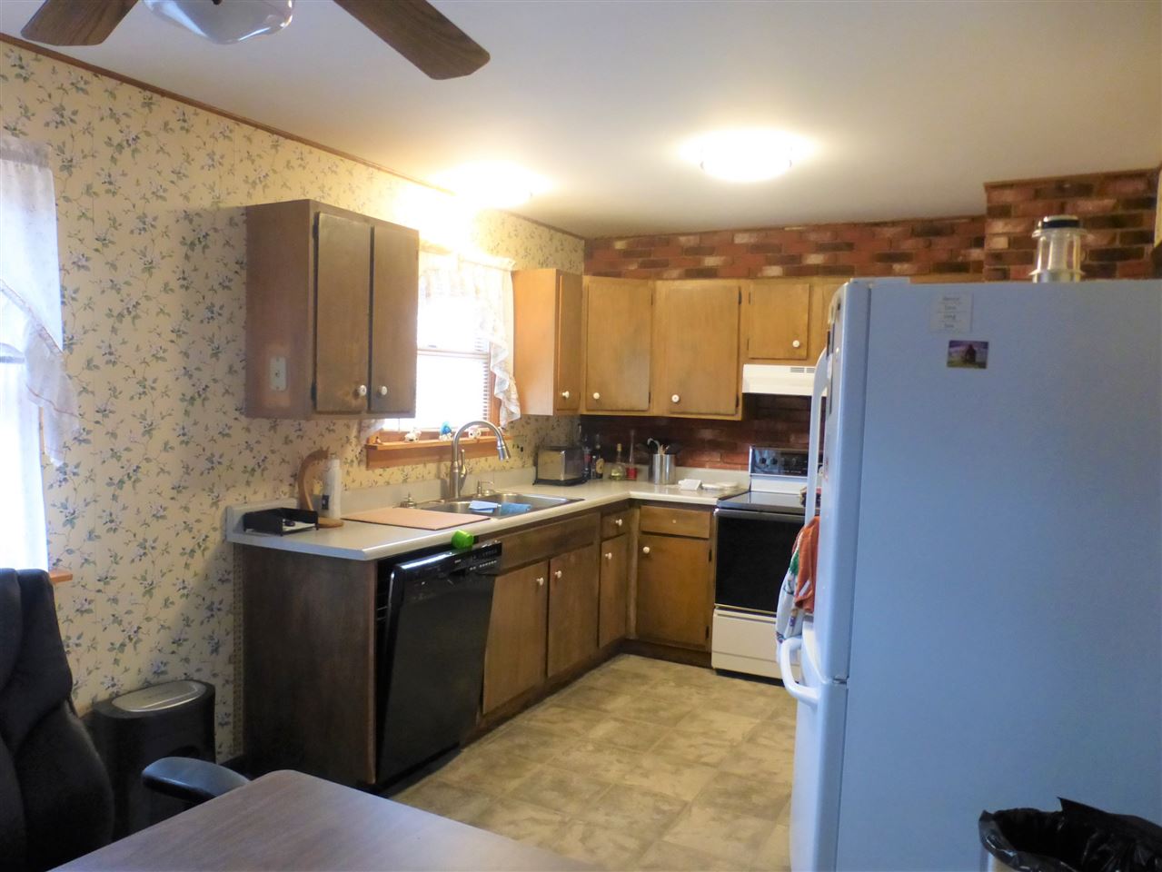 8106 Plank Road Bristol, VT 05443 - Photo 4 of 14