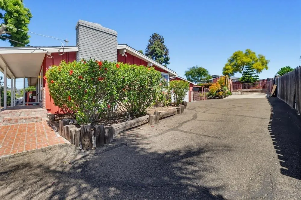 3956 El Canto Drive Spring Valley, CA 91977 - Photo 4 of 30