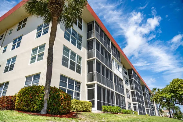 $539,000 | 3180 Northeast 48th Court, Unit 201, Lighthouse Point, FL 33064