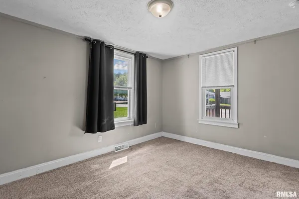 $124,900 | 411 South 5th Street, Auburn, IL 62615