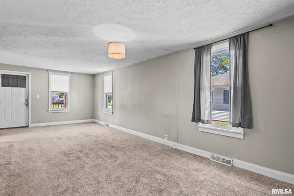 $124,900 | 411 South 5th Street, Auburn, IL 62615