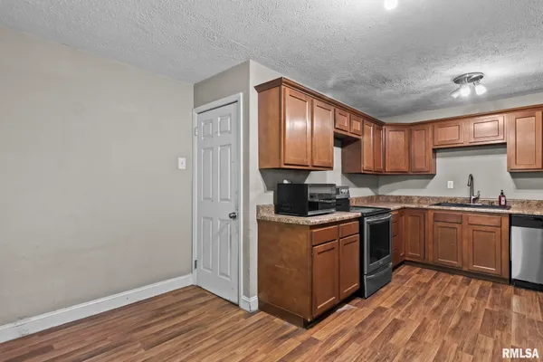 $124,900 | 411 South 5th Street, Auburn, IL 62615
