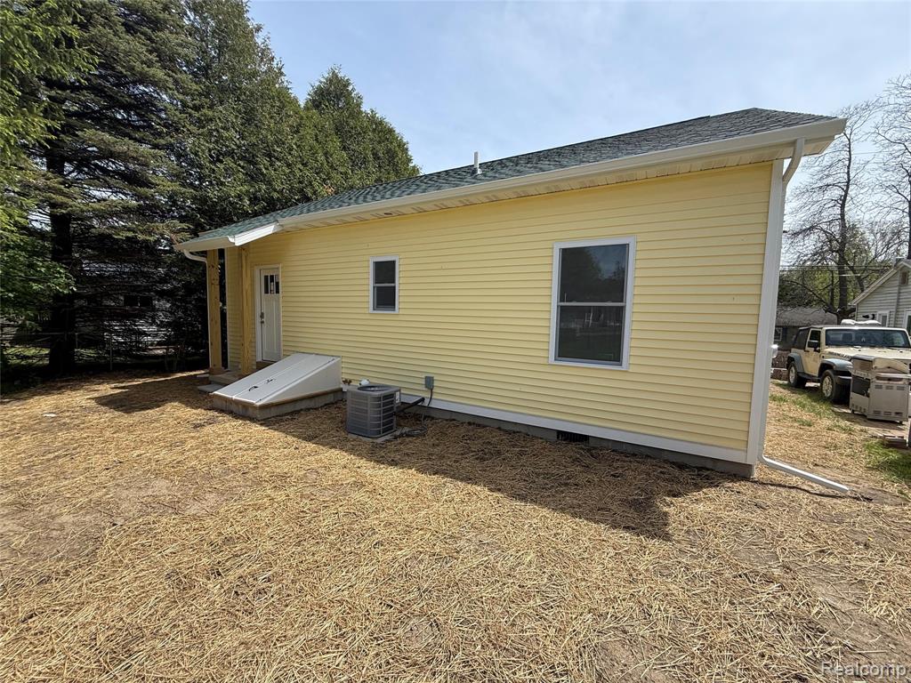 7301 Yale Lexington, MI 48450 - Photo 4 of 14