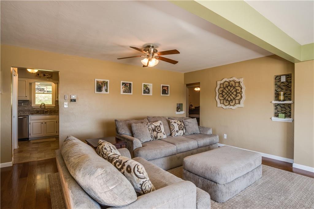 4422 Mt Troy Rd Extension Pittsburgh, PA 15214 - Photo 3 of 25 Living Room