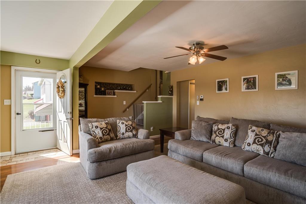 4422 Mt Troy Rd Extension Pittsburgh, PA 15214 - Photo 5 of 25 Living Room