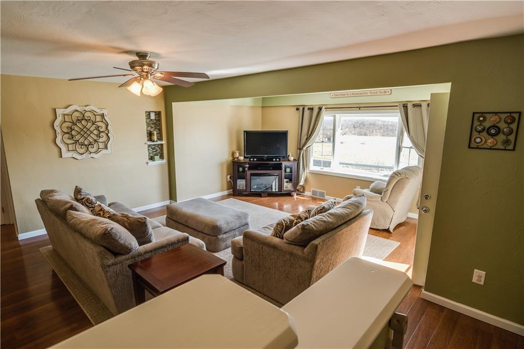 4422 Mt Troy Rd Extension Pittsburgh, PA 15214 - Photo 6 of 25 Living Room