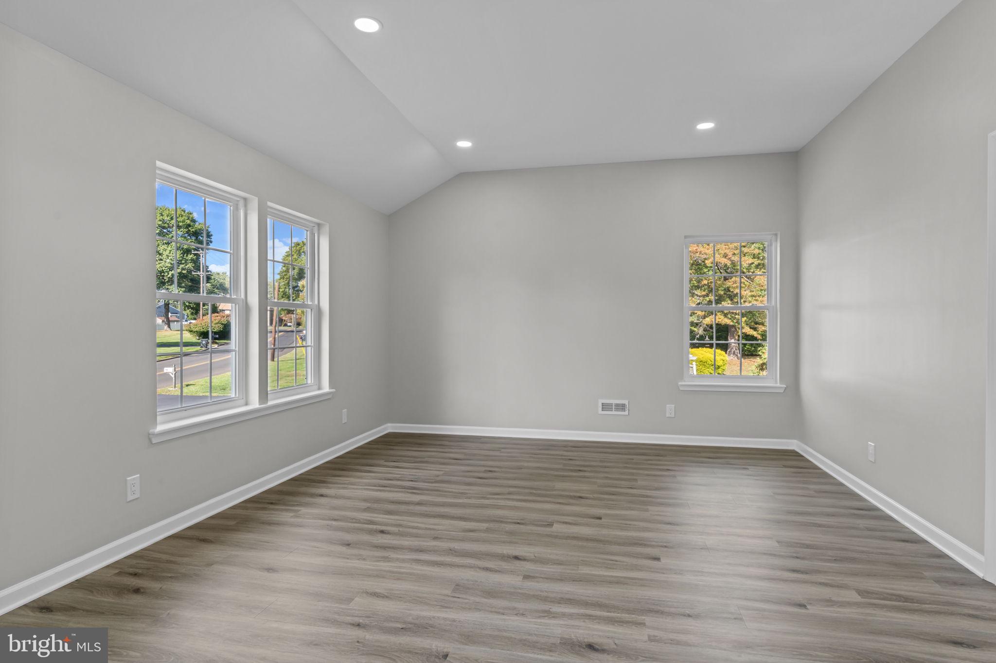 249 New Road Churchville, PA 18966 - Photo 17 of 35 Master bedroom suite w/ bathroom & walk-in closet