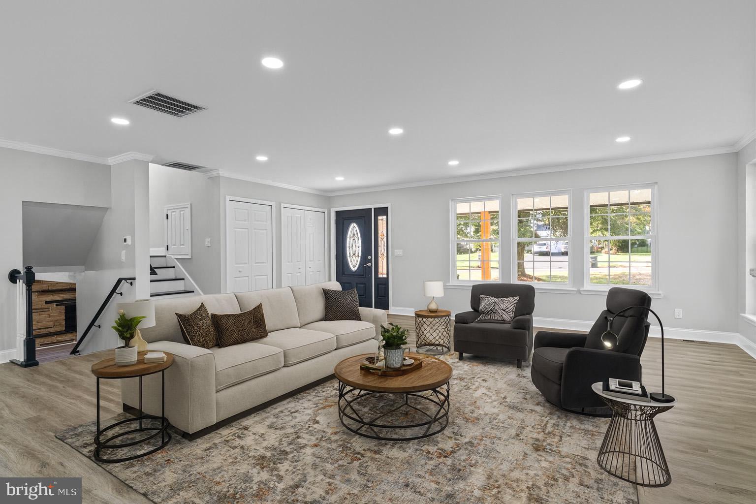249 New Road Churchville, PA 18966 - Photo 6 of 35 Virtually staged living room
