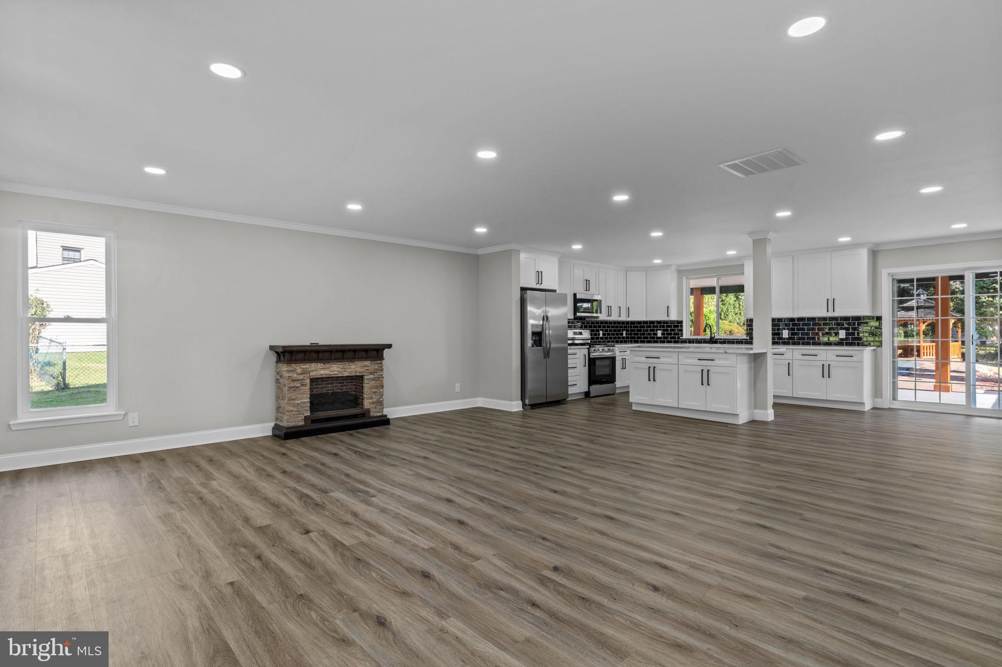 249 New Road Churchville, PA 18966 - Photo 7 of 35 Living room with electric fireplace