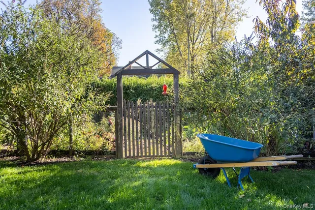 a view of a house with a yard and plants