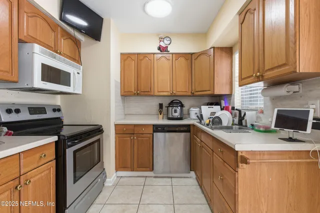 $300,000 | 3227 Red Oak Drive, Jacksonville, FL 32277