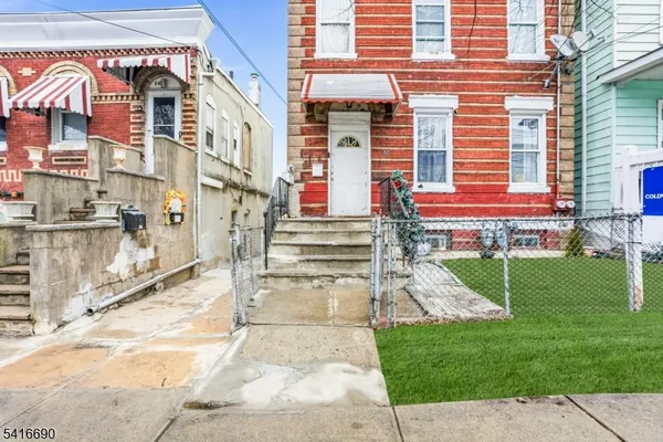 a view of a house with a yard and a fountain