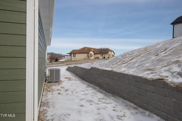 $249,900 | 18505 Keeneland Lane, Unit A, Abingdon, VA 24211