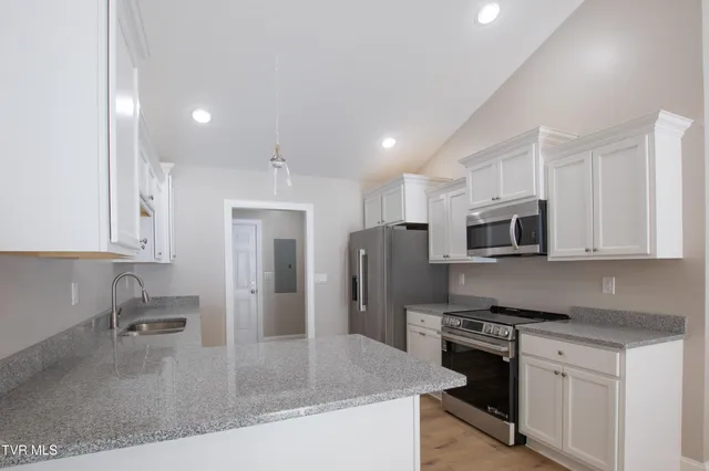 $249,900 | 18505 Keeneland Lane, Unit A, Abingdon, VA 24211