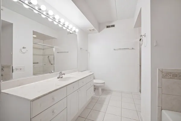 $375,000 | 115 North Clifton Avenue, Unit 103, Park Ridge, IL 60068
