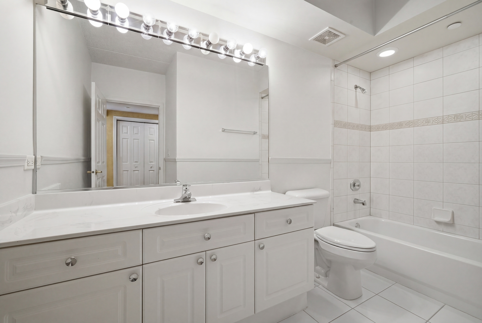 115 North Clifton Avenue, Unit 103 Park Ridge, IL 60068 - Photo 25 of 31