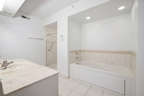 $375,000 | 115 North Clifton Avenue, Unit 103, Park Ridge, IL 60068
