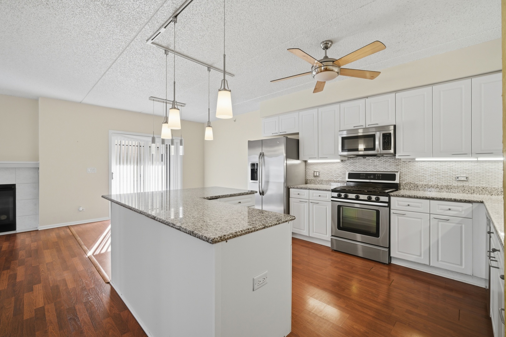 115 North Clifton Avenue, Unit 103 Park Ridge, IL 60068 - Photo 5 of 27 a kitchen with granite countertop a stove a sink and a refrigerator