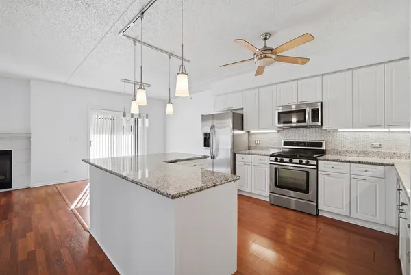 $375,000 | 115 North Clifton Avenue, Unit 103, Park Ridge, IL 60068