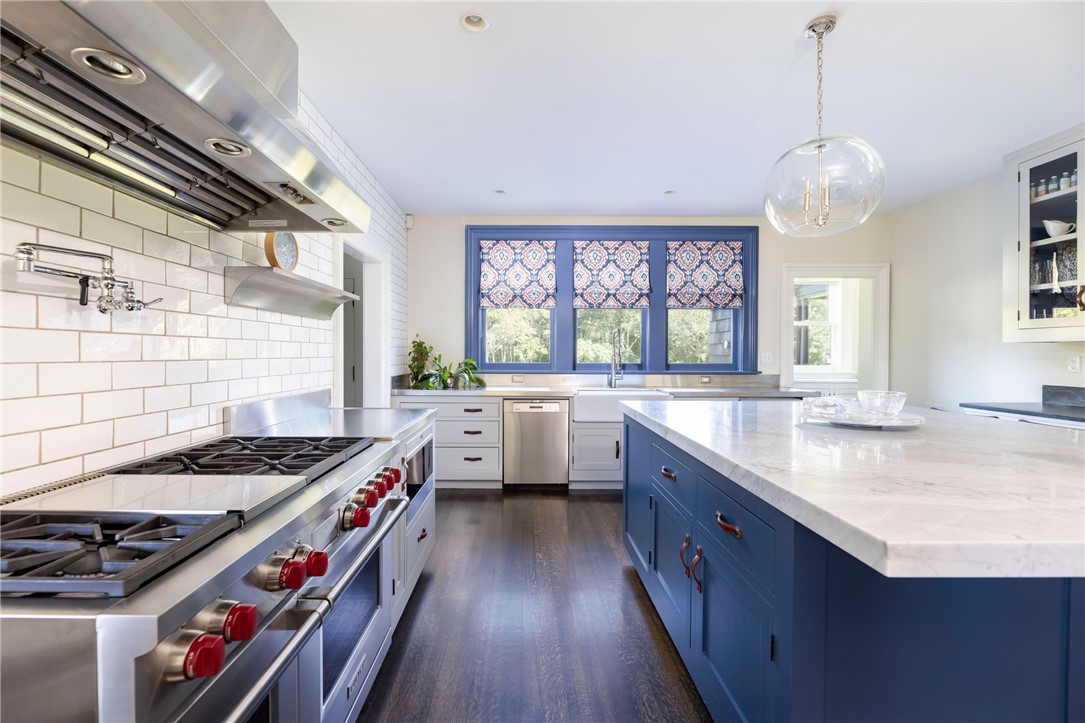 601 Beavertail Road Jamestown, RI 02835 - Photo 4 of 34