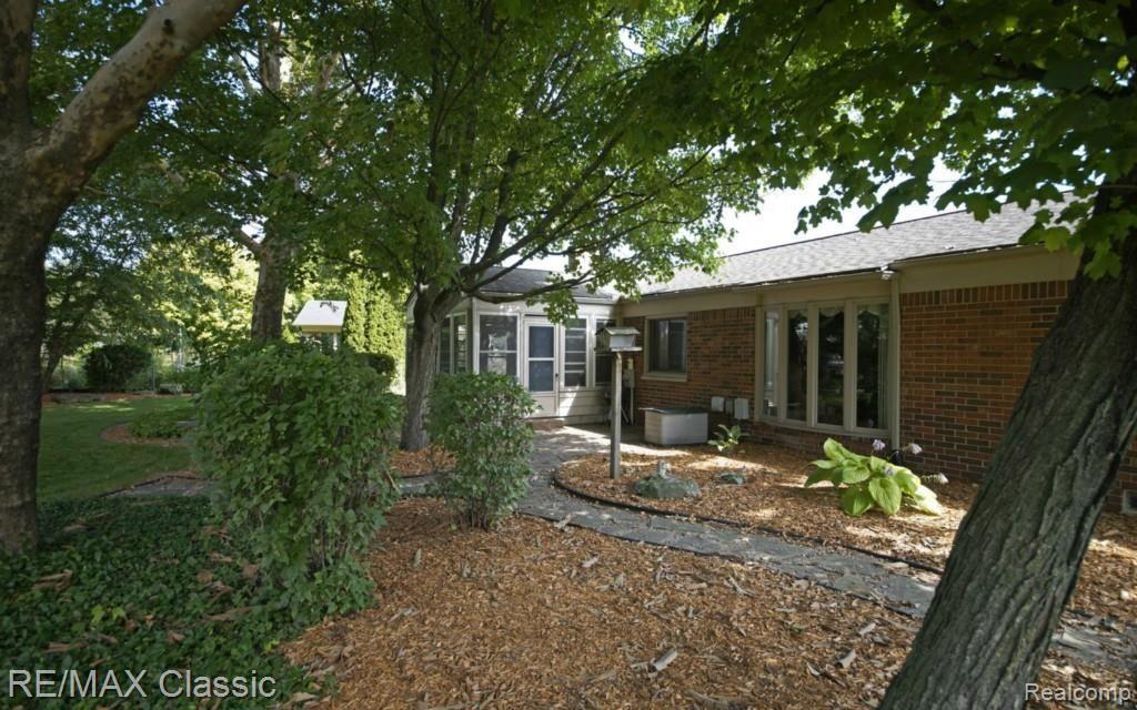 11745 Wildwing Road Plymouth, MI 48170 - Photo 21 of 24 22-photo-web-1680x1050-446217.jpg