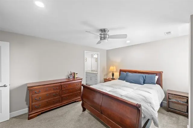 $235,000 | 2980 Baltimore Avenue, Unit 2204, Kansas City, MO 64108