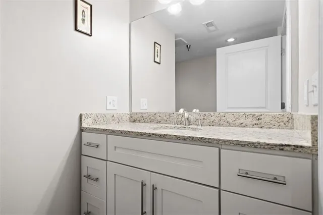 $235,000 | 2980 Baltimore Avenue, Unit 2204, Kansas City, MO 64108