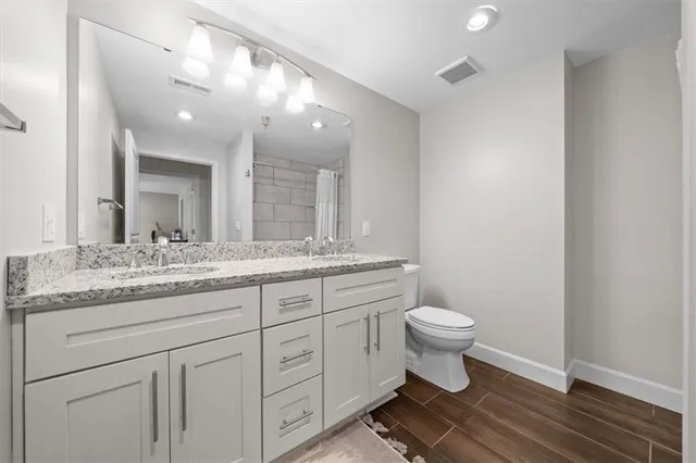 $235,000 | 2980 Baltimore Avenue, Unit 2204, Kansas City, MO 64108