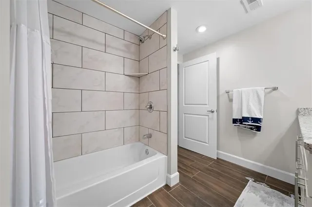 $235,000 | 2980 Baltimore Avenue, Unit 2204, Kansas City, MO 64108