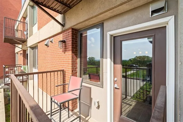 $235,000 | 2980 Baltimore Avenue, Unit 2204, Kansas City, MO 64108