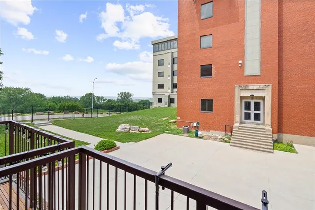 $235,000 | 2980 Baltimore Avenue, Unit 2204, Kansas City, MO 64108