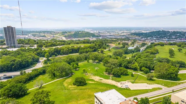 $235,000 | 2980 Baltimore Avenue, Unit 2204, Kansas City, MO 64108