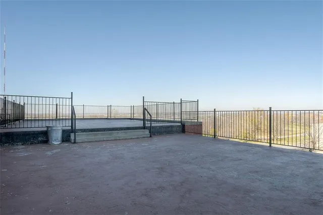 $235,000 | 2980 Baltimore Avenue, Unit 2204, Kansas City, MO 64108