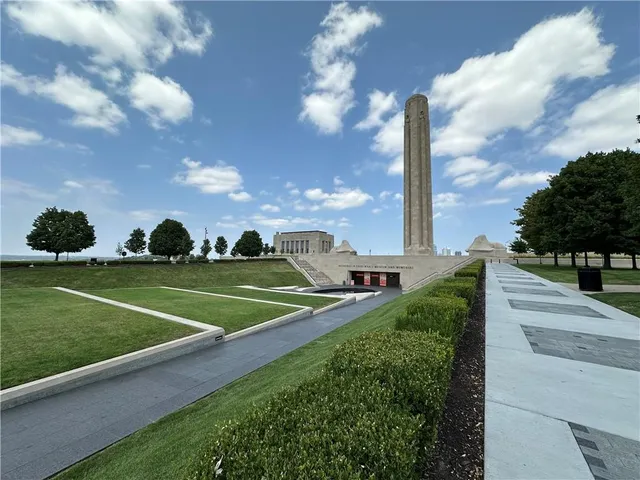 $235,000 | 2980 Baltimore Avenue, Unit 2204, Kansas City, MO 64108