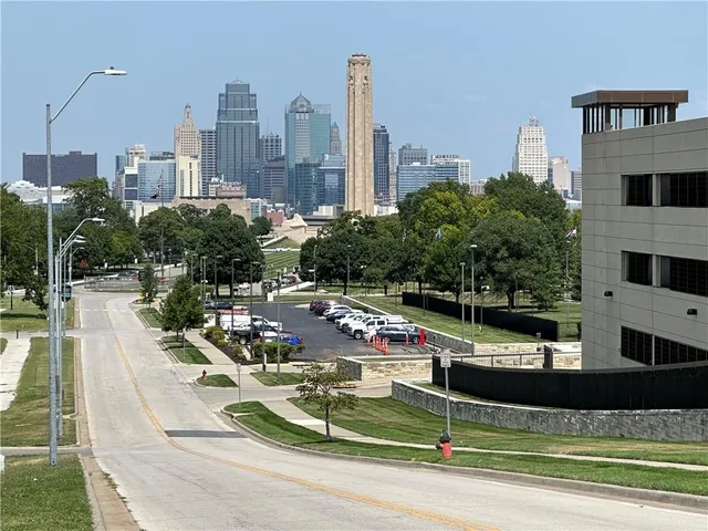 $235,000 | 2980 Baltimore Avenue, Unit 2204, Kansas City, MO 64108