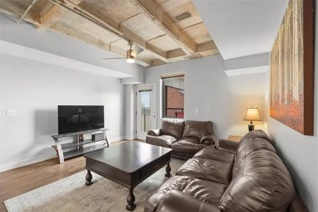 $235,000 | 2980 Baltimore Avenue, Unit 2204, Kansas City, MO 64108