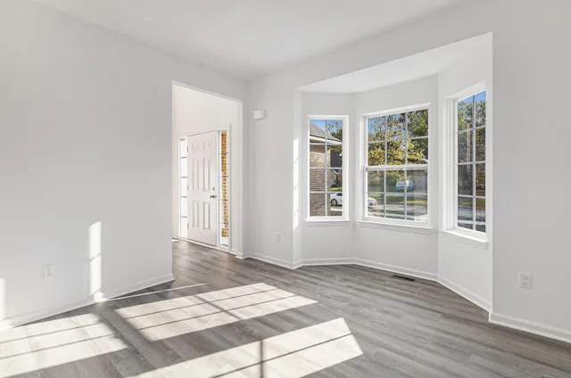 $425,000 | 7177 Belle Pointe Drive, Belleville, MI 48111