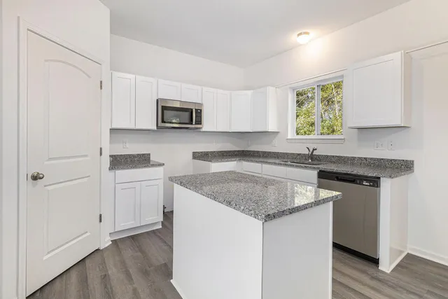 $425,000 | 7177 Belle Pointe Drive, Belleville, MI 48111