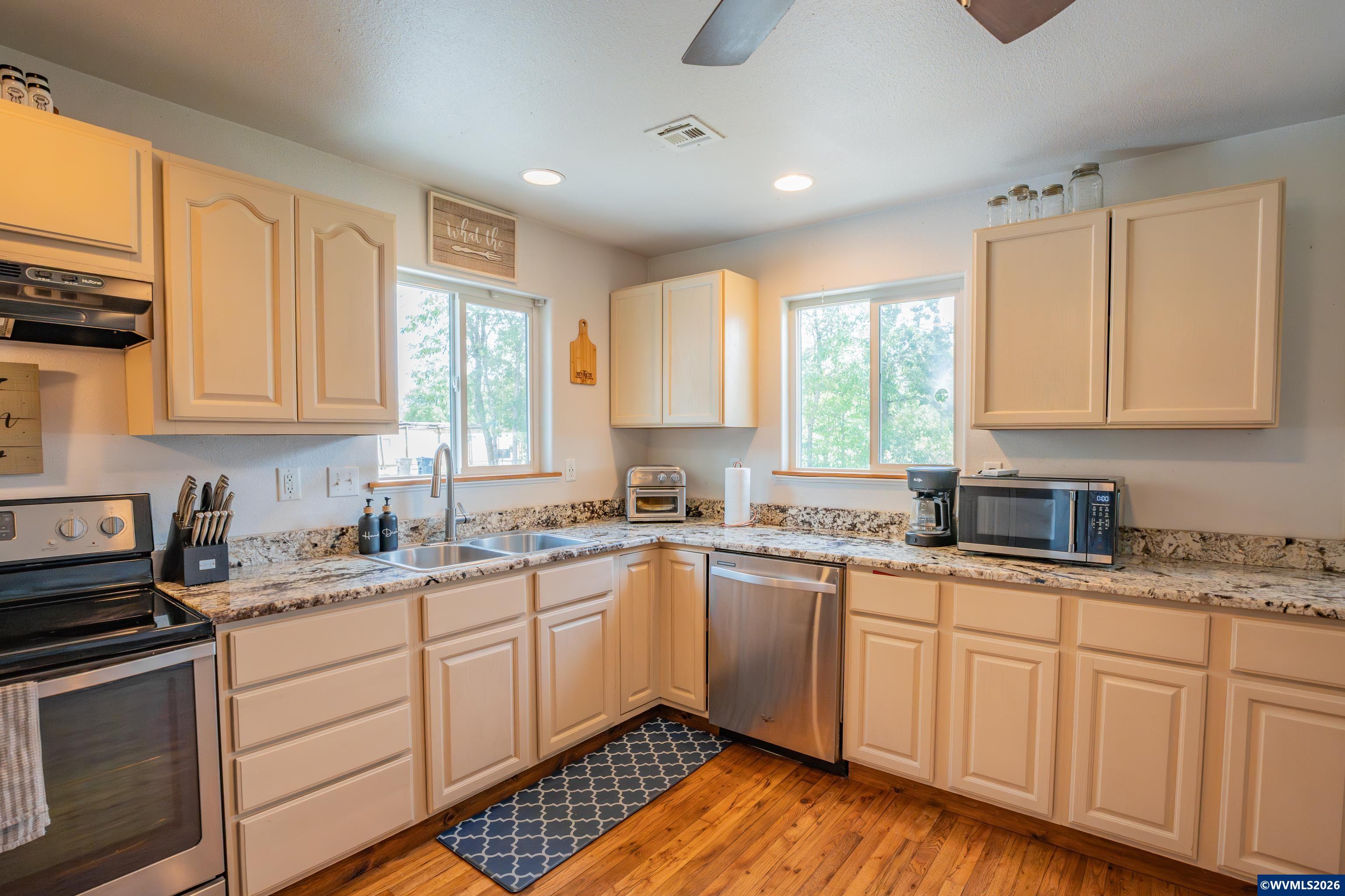 530 Brooks Street Lebanon, OR 97355 - Photo 7 of 26