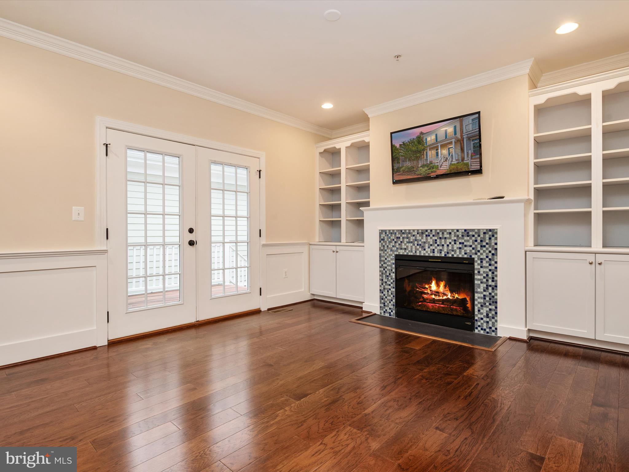 107 Gibson Circle Chester, MD 21619 - Photo 9 of 60 Living Room