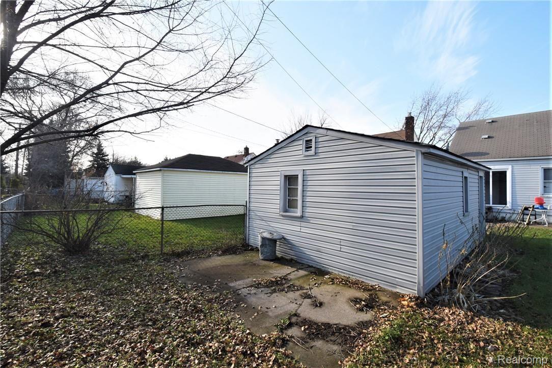 18014 Ruth Street Melvindale, MI 48122 - Photo 22 of 24 Space behind the garage for a garden