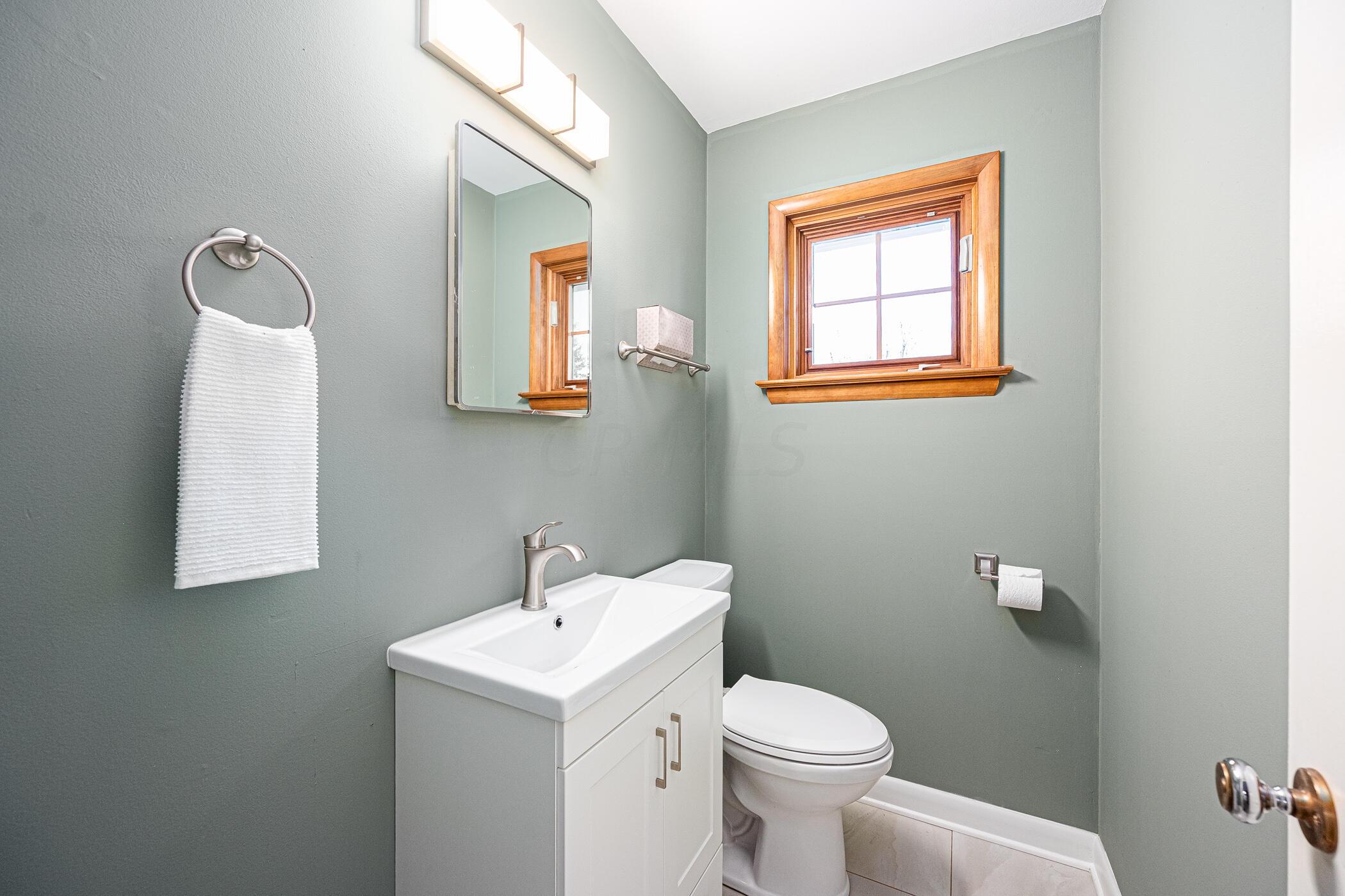 3526 Kirkham Road Columbus, OH 43221 - Photo 19 of 34 New Half bath off family room