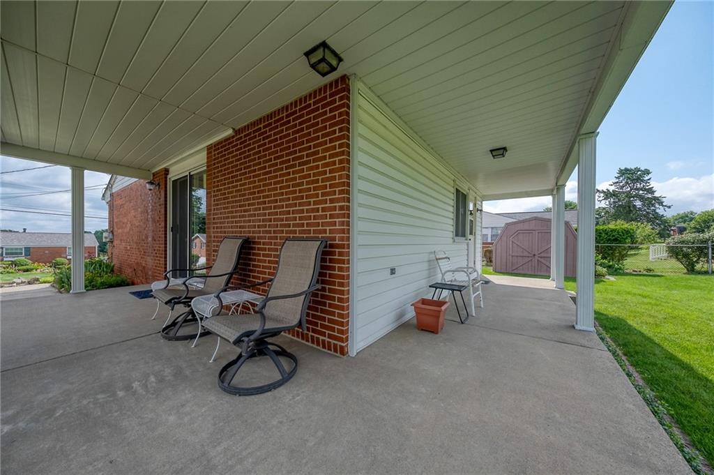 12 Highbury Road Cheswick, PA 15024 - Photo 26 of 36 L SHAPED PATIO