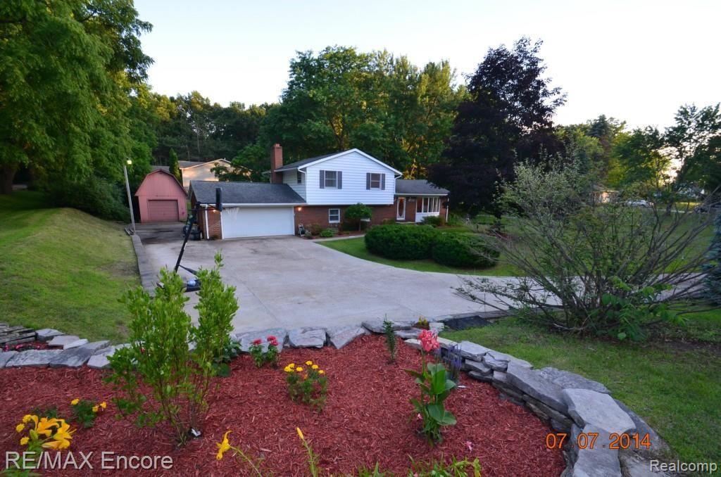4581 Maybee Road Clarkston, MI 48348 - Photo 10 of 31 DSC_0243.jpg