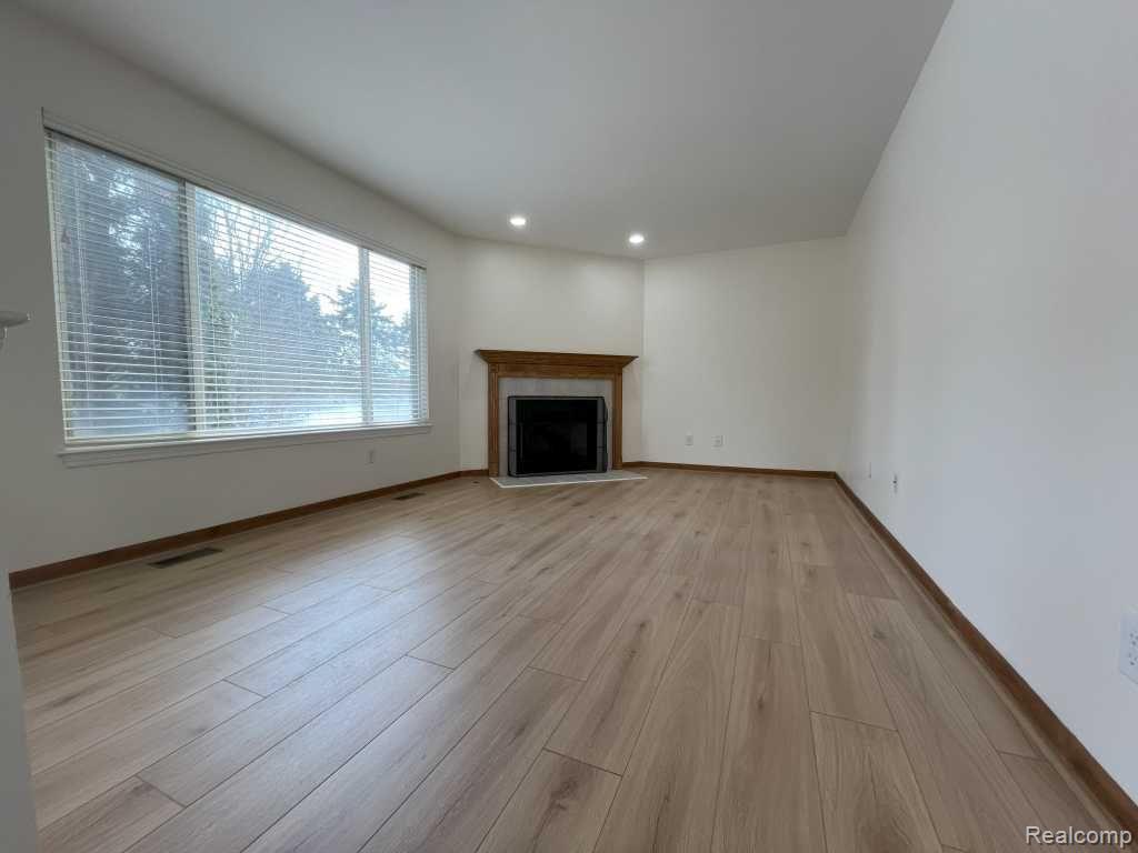 45567 Michael Canton, MI 48188 - Photo 3 of 24 Gallery Image 3